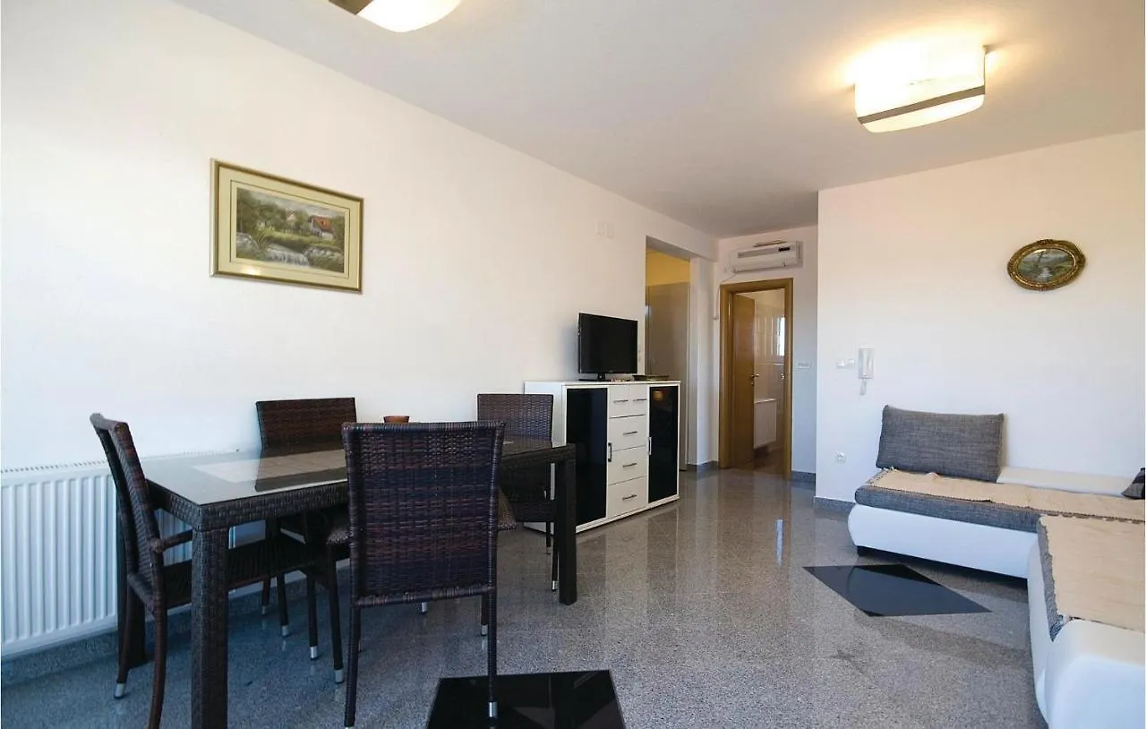 1 Bedroom Awesome Apartment In Bibinje