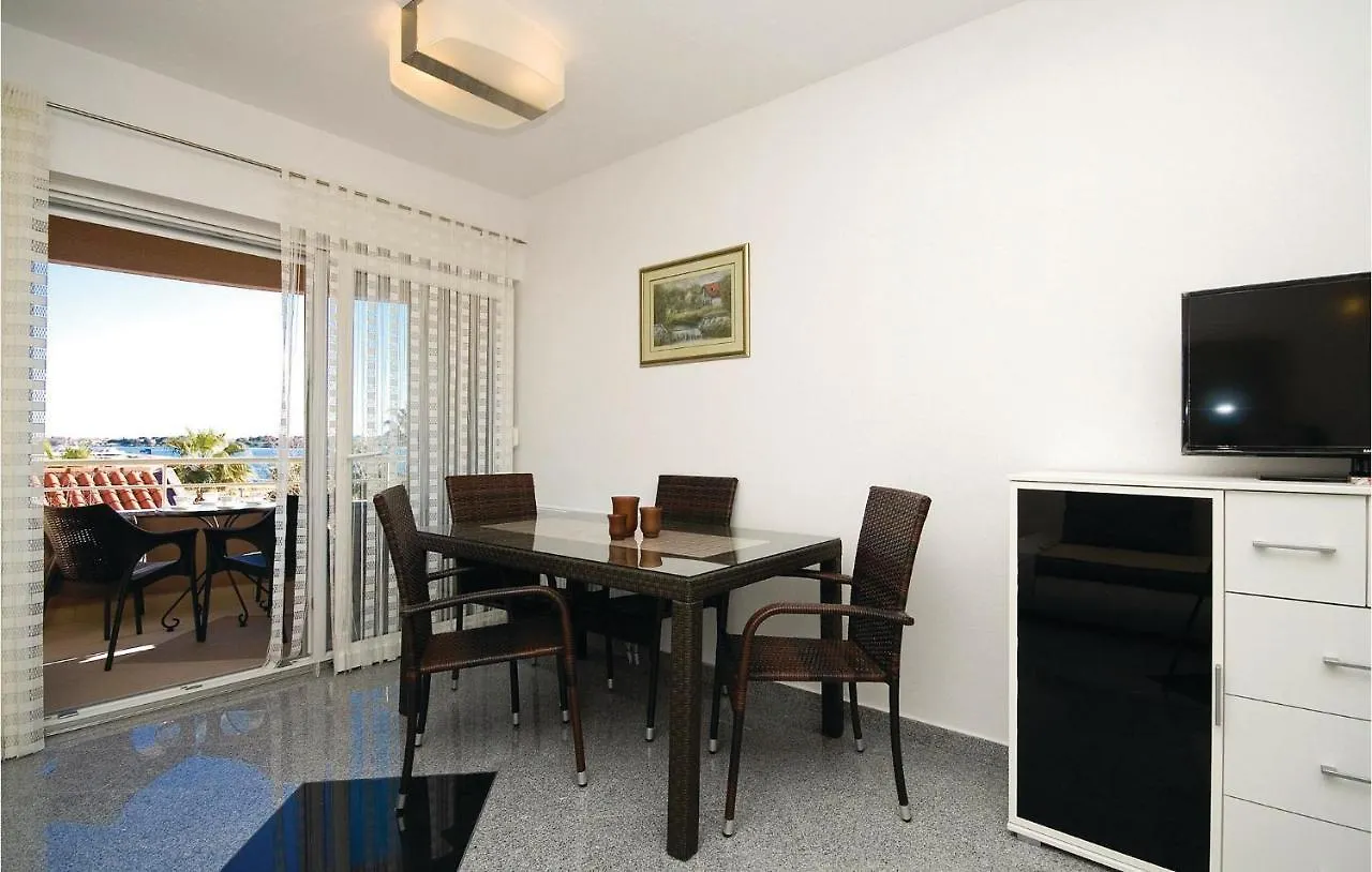 1 Bedroom Awesome Apartment In Bibinje